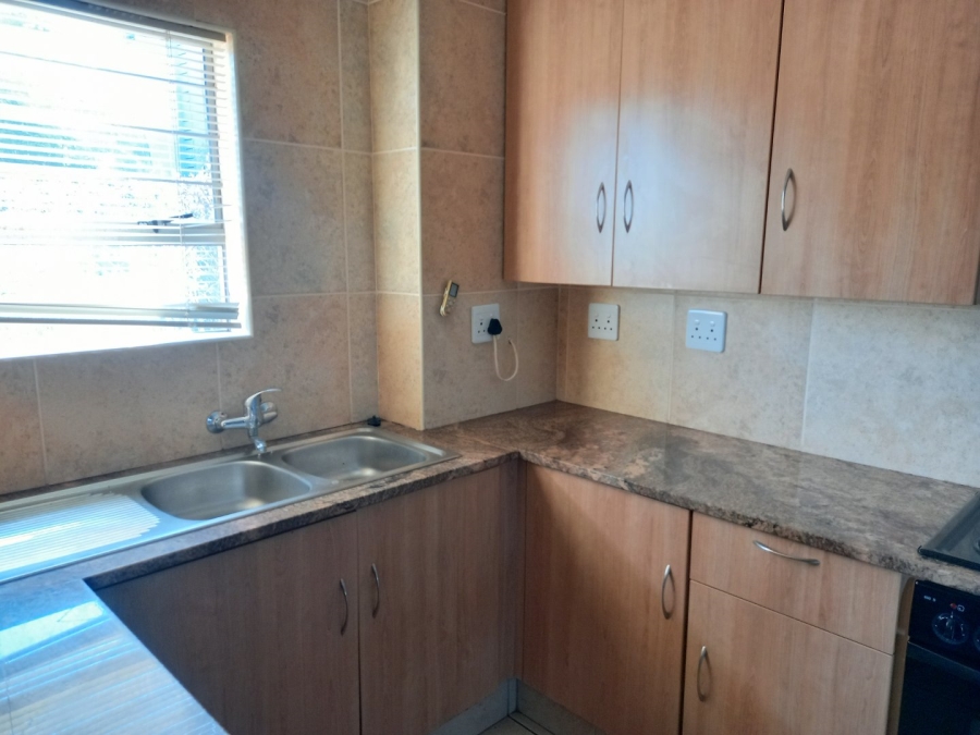 To Let 2 Bedroom Property for Rent in Dassie Rand North West